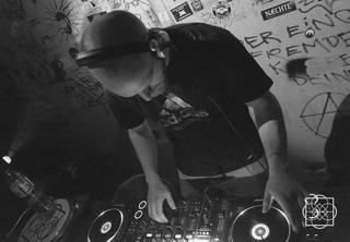 <a href="https://soundcloud.com/sub-movement9900" target="_blank">Ruffmode</a> @ Basstrace 013