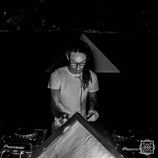 <a href="https://www.facebook.com/leonswitch" target="_blank">Leon Switch</a> @ Basstrace 028