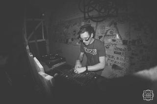 <a href="https://www.facebook.com/dubstep.at/" target="_blank">Apoxid</a> @ Basstrace 011