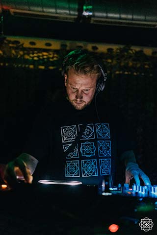 <a href="https://www.instagram.com/dj_distance/" target="_blank">Distance</a> @ Basstrace 050